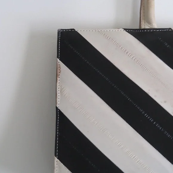 1960s Lee Sands Black and White Chevron Eel Skin Handbag - Picture 6 of 16